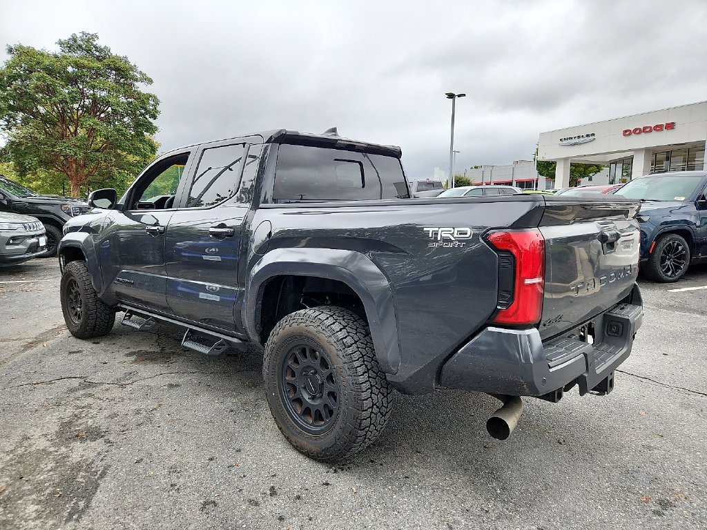 Used 2024 Toyota Tacoma TRD Sport w/ TRD Sport Upgrade Package AWD/4WD image 4