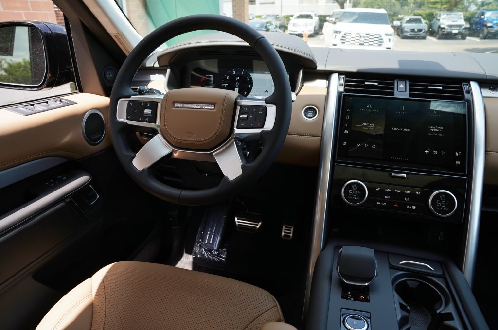 New 2026 Land Rover Discovery Limited Edition AWD/4WD image 15