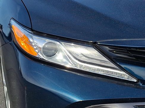 Used 2019 Toyota Camry XLE w/ Navigation Package image 9