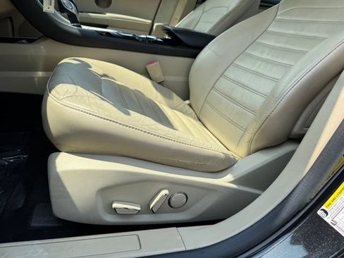Used 2014 Ford Fusion SE w/ Equipment Group 202A FWD image 6
