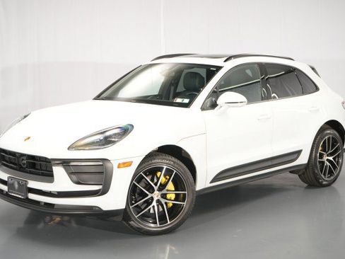 Used 2023 Porsche Macan AWD/4WD image 1