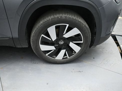 Used 2025 Volkswagen Atlas Cross Sport SE image 16