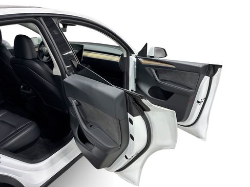 Certified 2023 Tesla Model Y Performance AWD/4WD image 11