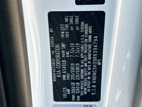 Used 2024 Kia Carnival EX FWD image 29
