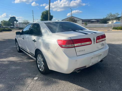 Used 2010 Lincoln MKZ image 4