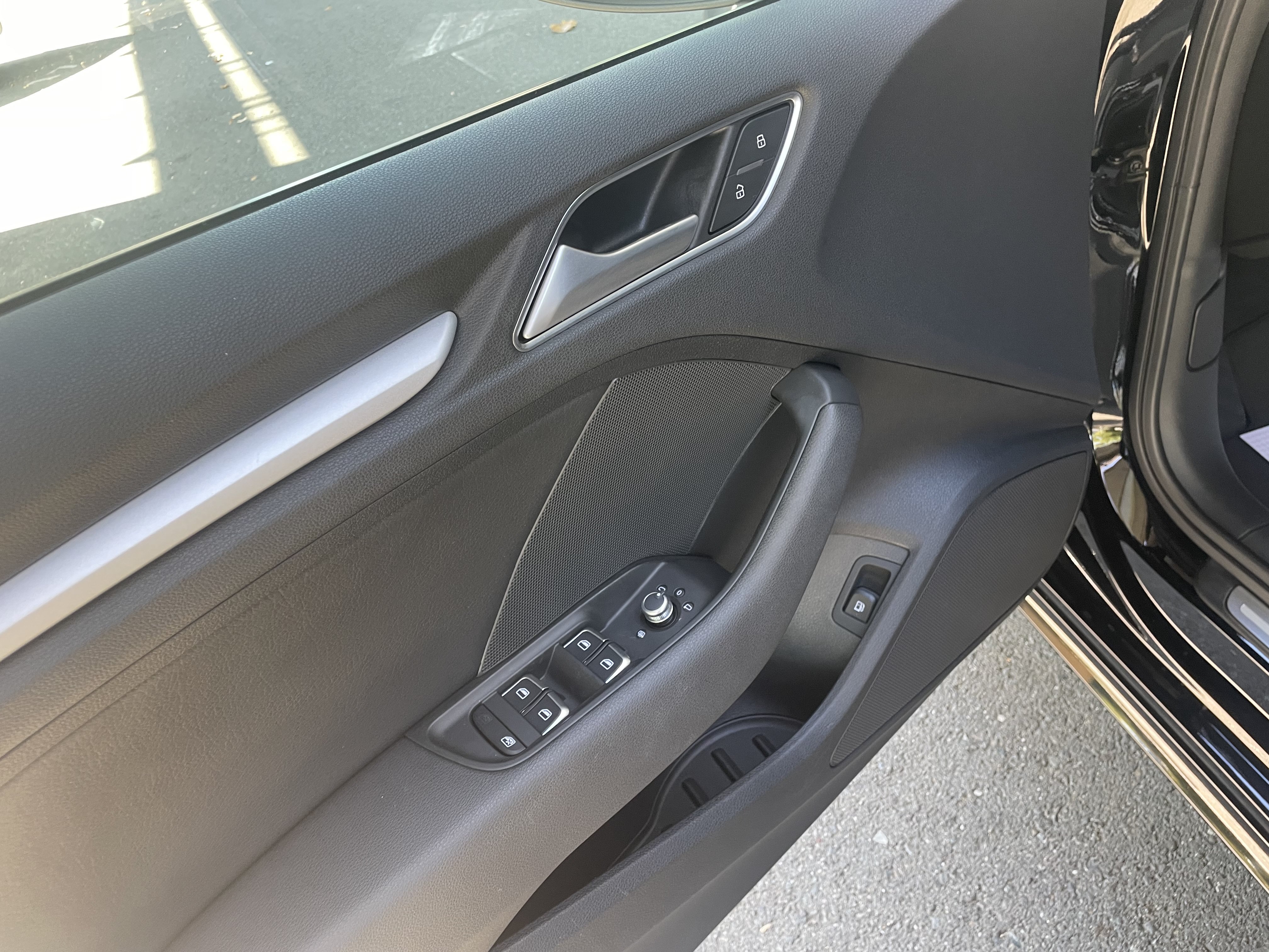 Used 2016 Audi A3 e-tron Premium w/ Audi MMI Navigation Plus FWD image 19
