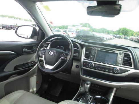 Used 2019 Toyota Highlander Limited AWD/4WD image 28