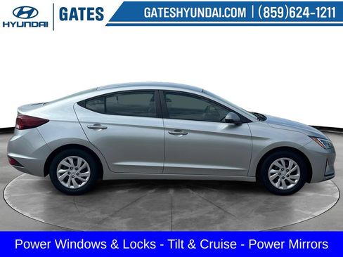 Used 2020 Hyundai Elantra SE FWD image 3