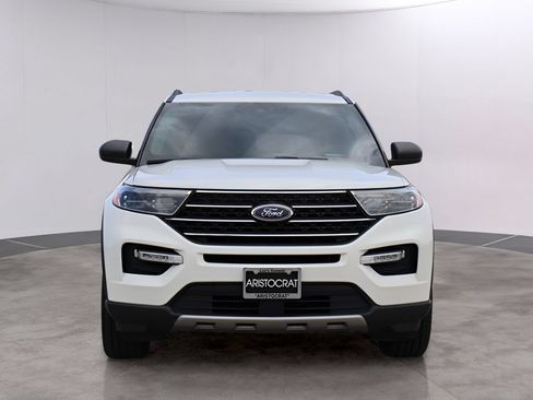 Used 2020 Ford Explorer XLT w/ Equipment Group 202A AWD/4WD image 2