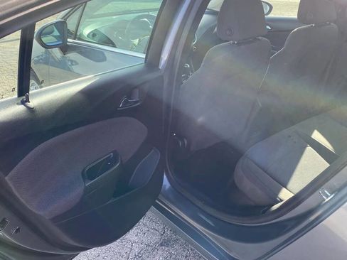 Used 2018 Chevrolet Cruze LT FWD image 20