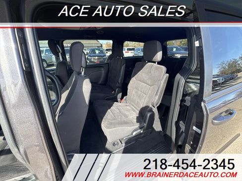 Used 2019 Dodge Grand Caravan SE image 18