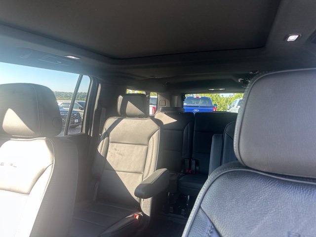 Used 2026 GMC Yukon XL Denali w/ Sun & Power Step Package RWD image 9