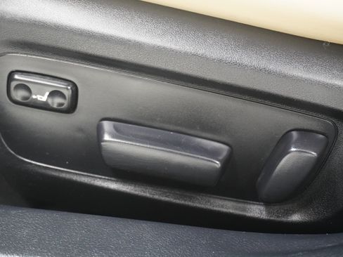 Used 2015 Toyota Avalon Limited w/ Technology Package FWD image 15