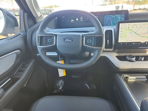 New 2026 Ford Expedition Active image 17