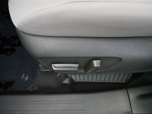 Used 2025 Toyota Sienna LE image 20