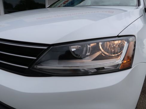 Used 2017 Volkswagen Jetta SE FWD image 38