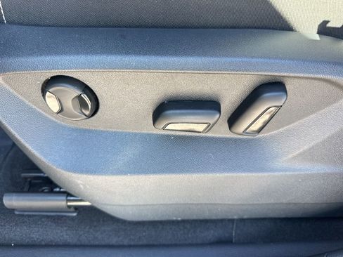 Used 2025 Volkswagen Atlas Cross Sport SE image 10