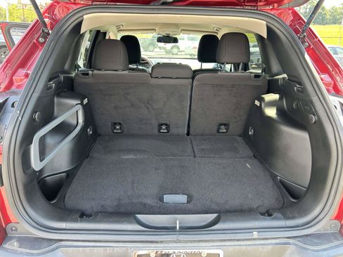Used 2017 Jeep Cherokee Sport FWD image 6