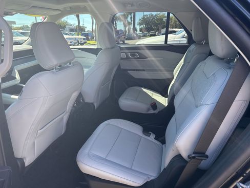 Used 2025 Ford Explorer Platinum w/ Ultimate Package image 12