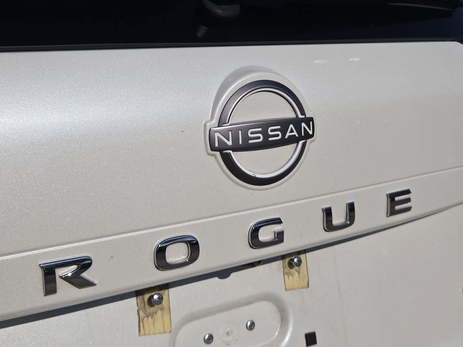 Used 2023 Nissan Rogue SL w/ SL Premium Package FWD image 12