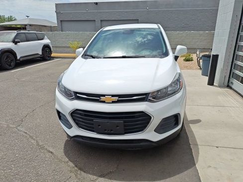 Used 2022 Chevrolet Trax LS w/ Tint and Cruise Package FWD image 4