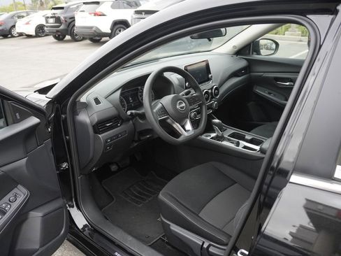 Used 2025 Nissan Sentra SV w/ Trunk Package FWD image 17