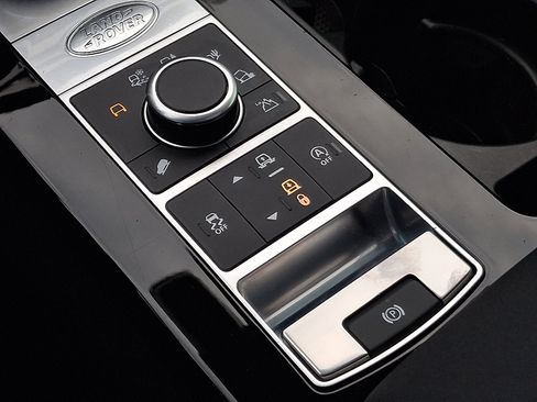 Used 2020 Land Rover Discovery HSE image 28