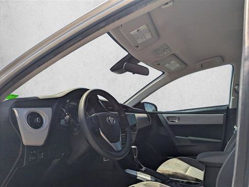 Used 2018 Toyota Corolla LE FWD image 11