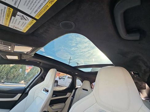 Used 2023 Jaguar F-PACE SVR image 18