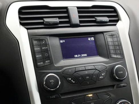 Used 2015 Ford Fusion SE image 22