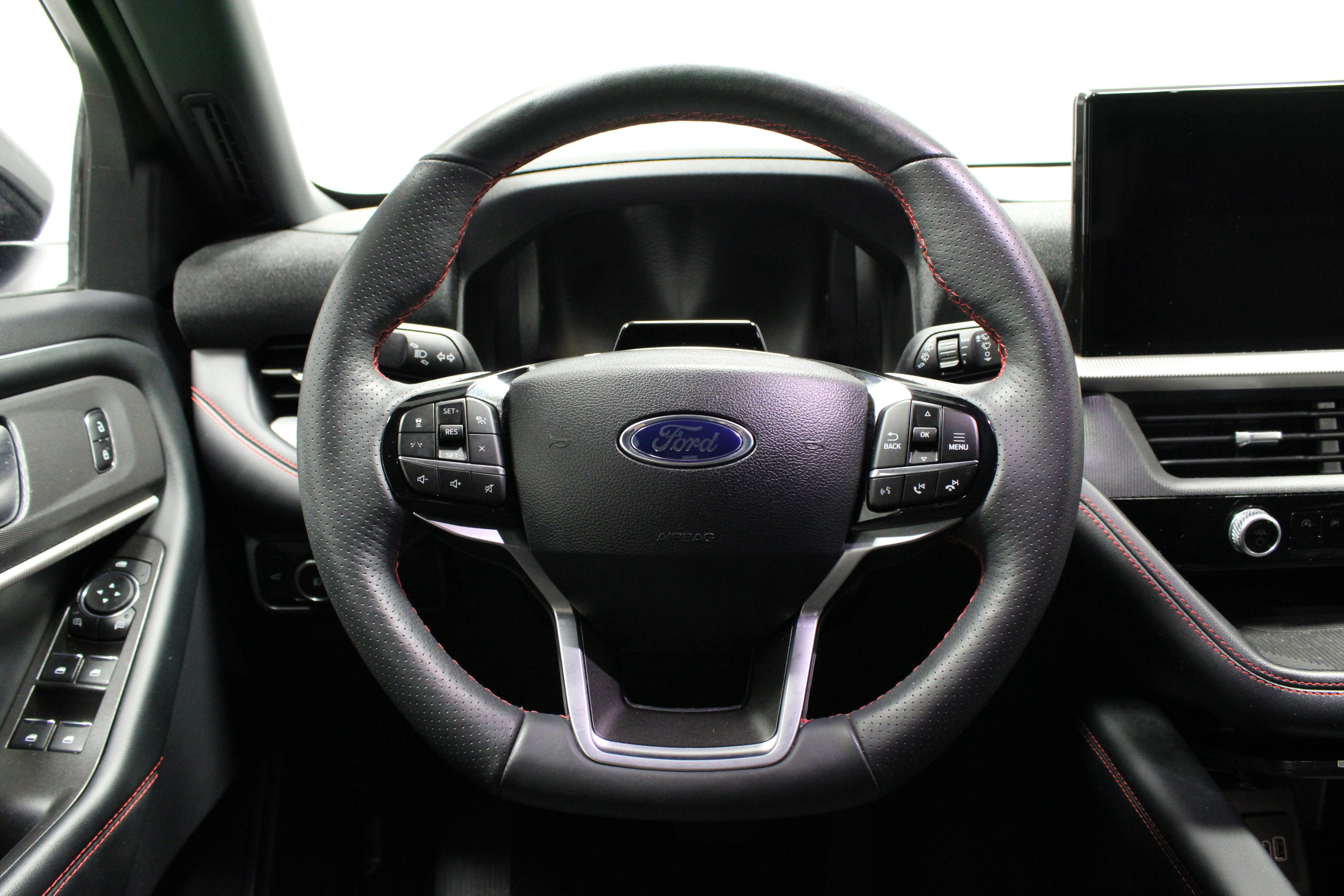Used 2025 Ford Explorer ST-Line AWD/4WD image 23