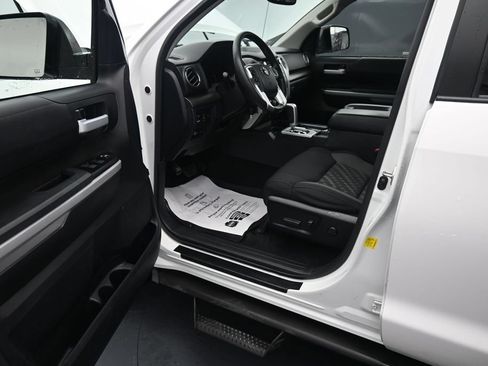 Used 2019 Toyota Tundra SR5 w/ Convenience Package AWD/4WD image 15