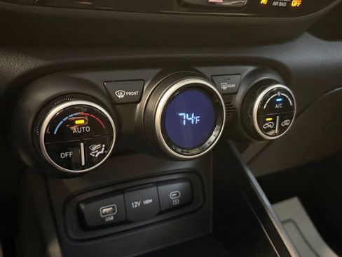 Used 2024 Hyundai Venue SEL image 15