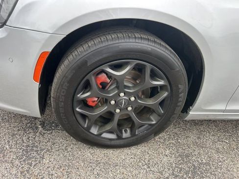 Used 2021 Chrysler 300 Touring L image 10