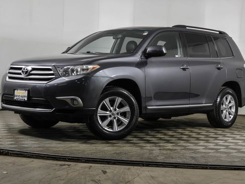 Used 2012 Toyota Highlander SE w/ Tow Pkg image 2