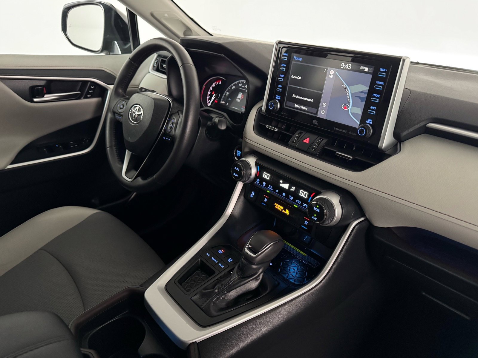 Used 2020 Toyota RAV4 Limited FWD image 23