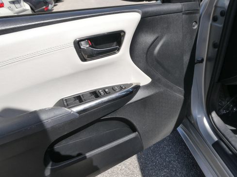 Used 2015 Toyota Avalon XLE Premium FWD image 16