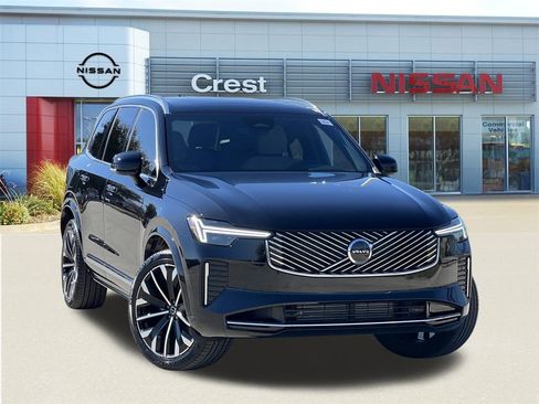 Used 2025 Volvo XC90 T8 Core image 1