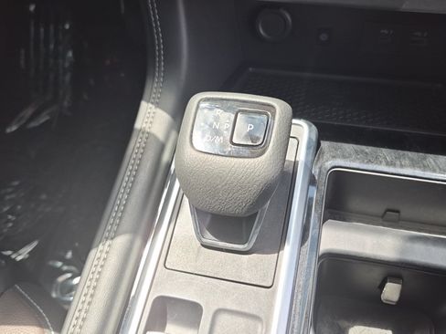 Used 2024 Nissan Pathfinder Platinum AWD/4WD image 18