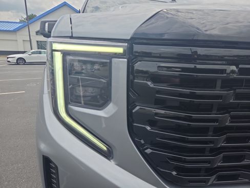 Used 2024 GMC Sierra 1500 Elevation w/ Elevation Premium Package AWD/4WD image 28