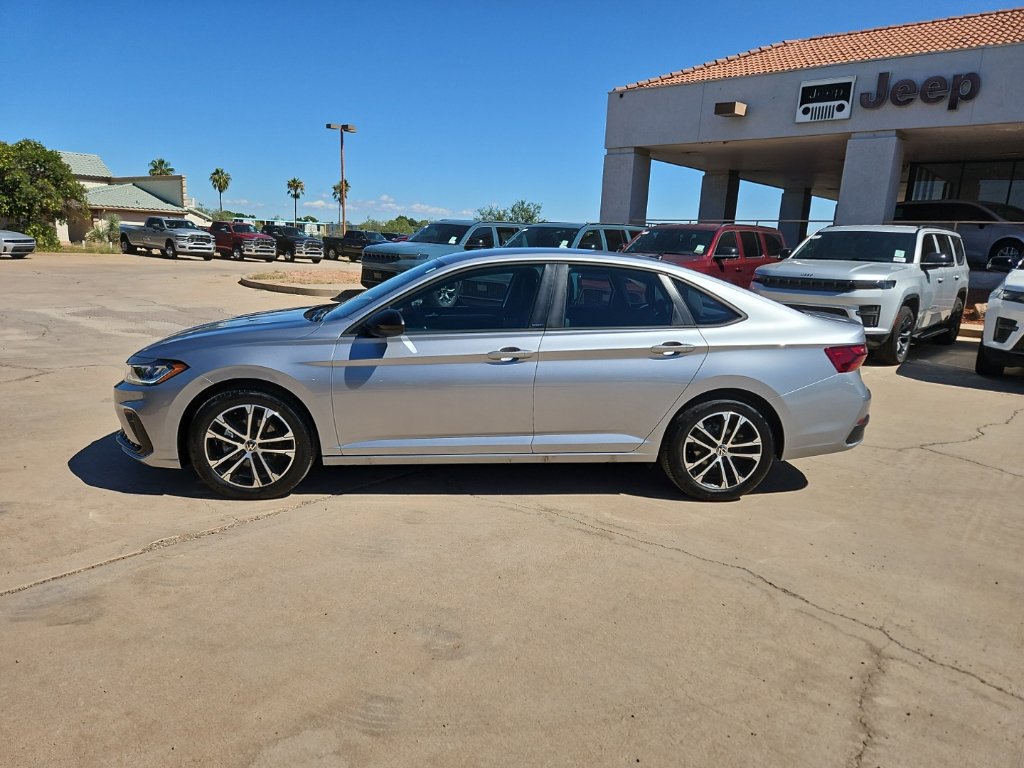 Used 2025 Volkswagen Jetta Sport FWD image 2