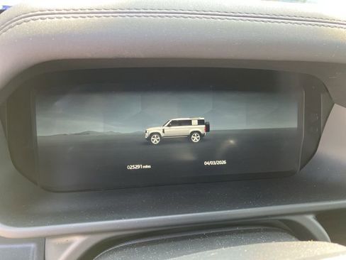 Used 2025 Land Rover Defender 110 S image 13