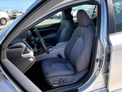 Used 2021 Toyota Camry LE FWD image 11