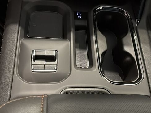 New 2026 GMC Sierra 2500 AT4 w/ AT4 Premium Plus Package AWD/4WD image 29
