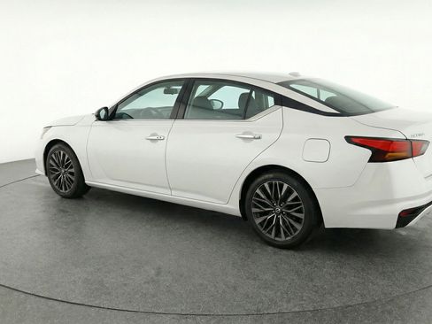 Used 2025 Nissan Altima 2.5 SV image 6