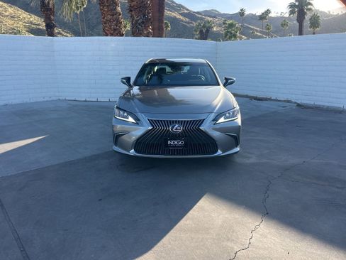 Used 2021 Lexus ES 300h w/ Premium Package image 2