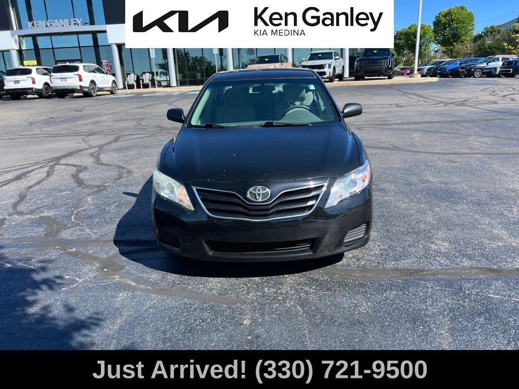 Used 2011 Toyota Camry LE FWD image 2