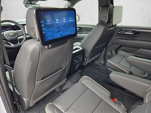 New 2026 Chevrolet Suburban Premier image 17