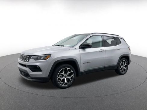 Used 2025 Jeep Compass Limited AWD/4WD image 3