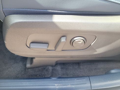 New 2026 Kia Carnival EX FWD image 24